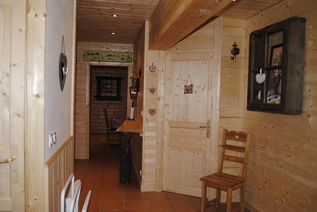 La Joubarde Apartment Lanslevillard Ruang foto
